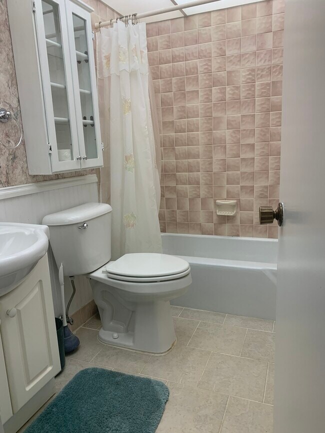 Building Photo - MIles Grant Condo 2/2 2nd floor 55+ commun...