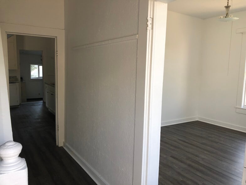 Building Photo - 125 NE Whitman St