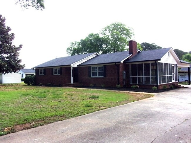 Building Photo - 2152 Bryan Ct