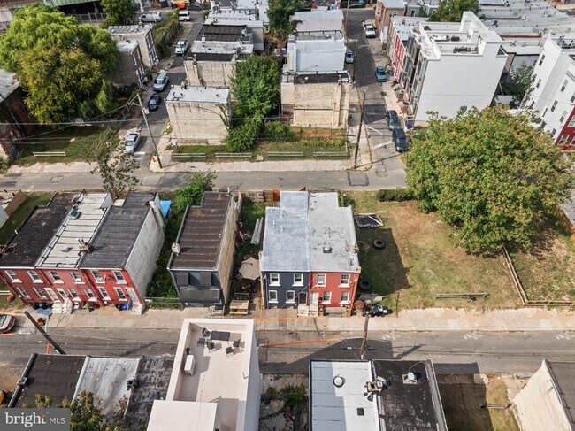 Building Photo - 2142 N Percy St