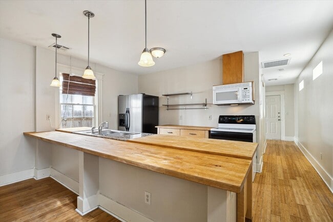Building Photo - Heights Home for Rent! Move-in Ready