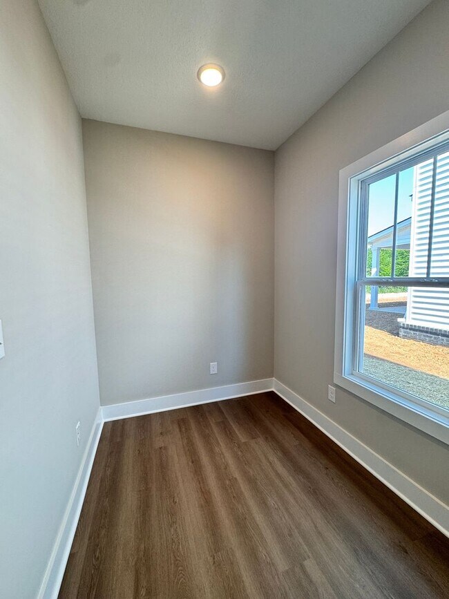 Building Photo - Maryville 37803 - Brand New 4 bedroom, 2.5 bath home - Contact Jackie Mills (865) 748-2851