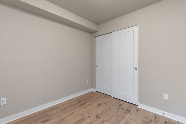 Building Photo - Modern 3 Bedroom Townhome with Designer Finishes in Lynnwood