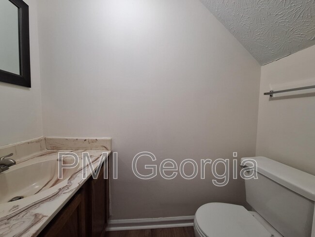 Building Photo - 6562 Carriage Ln