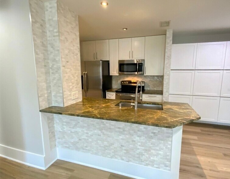 Building Photo - 1400 Gandy Blvd N