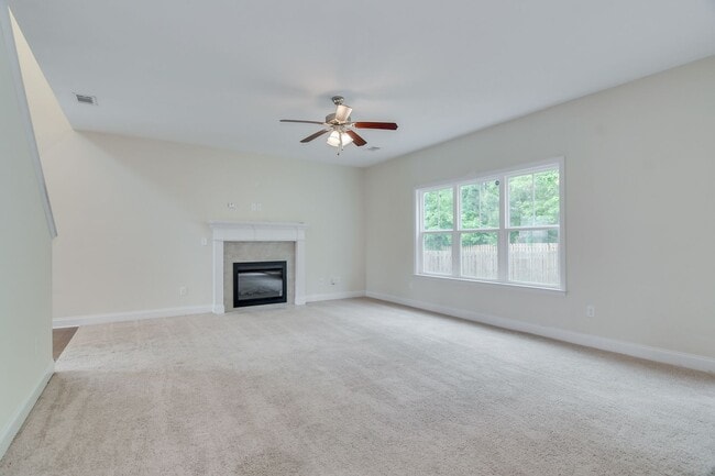 Building Photo - Canterbury Farms 3 Bed 2.5 Bath!