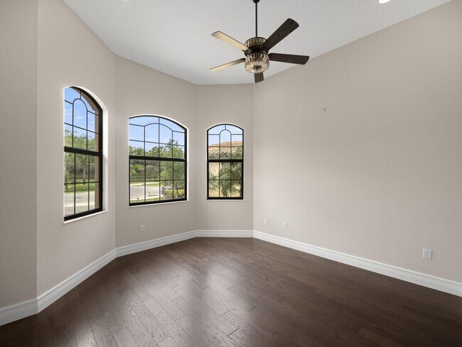 Building Photo - 9931 Bozzano Dr