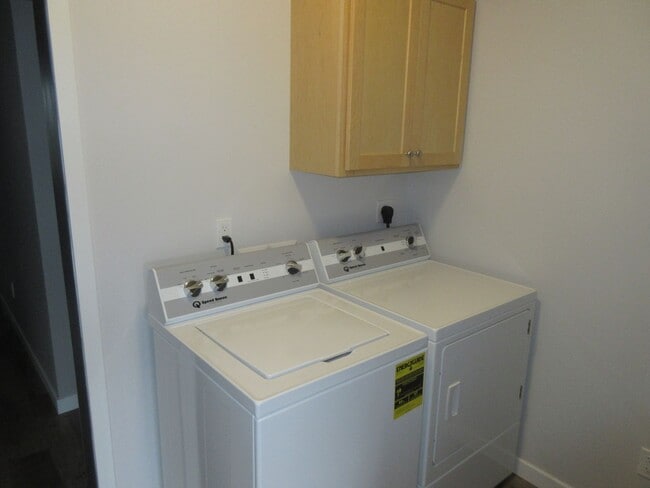 Building Photo - 430