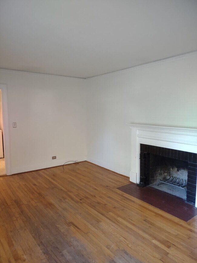Building Photo - Adorable Two Bedroom Home in Edgewood!