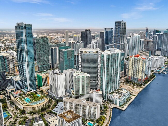 Building Photo - 1300 Brickell Bay Dr