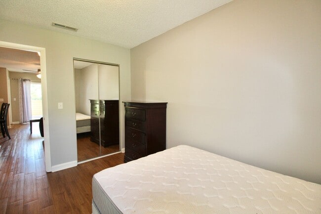 Building Photo - 1315 Bradley Dr