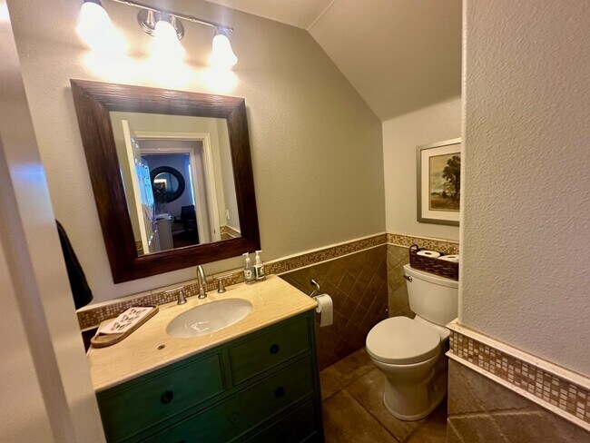 Building Photo - Corner lot Executive home near everything!