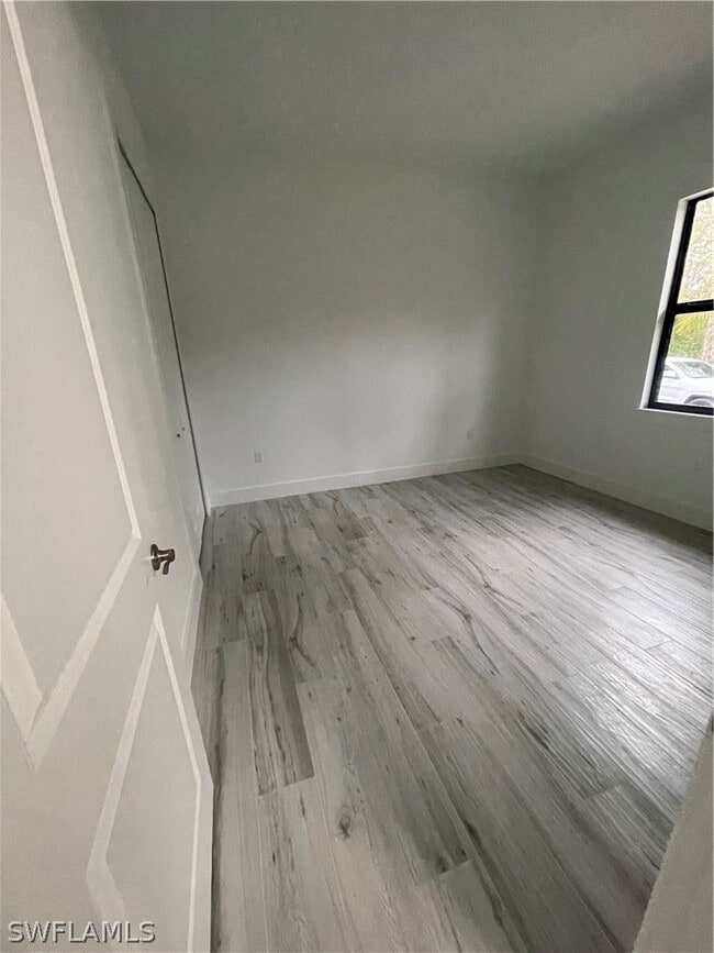 Building Photo - 2567 12th Ave NE