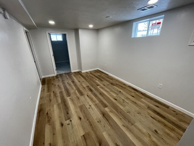 Building Photo - 218 W 28th St