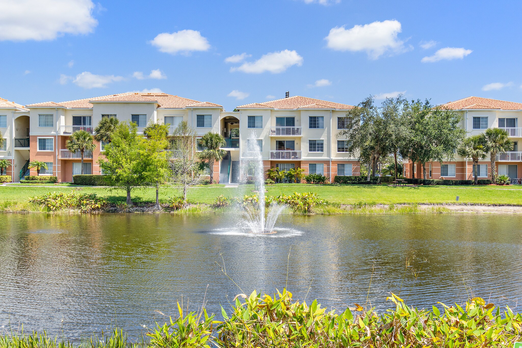 Building Photo - 9210 Myrtlewood Cir W