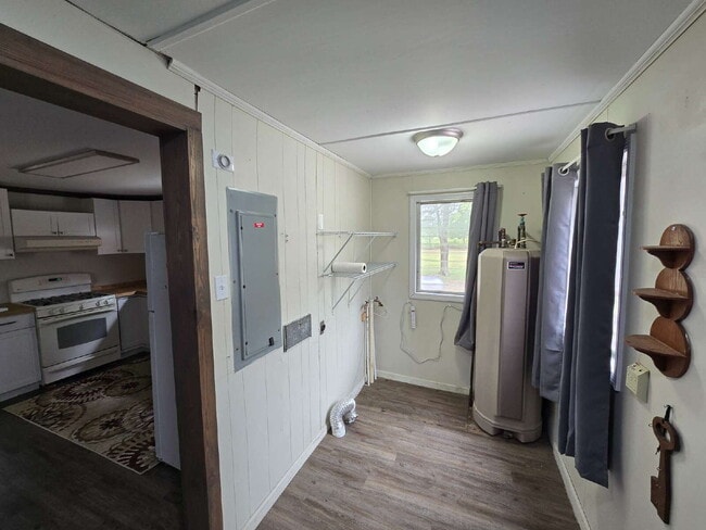 Building Photo - 844 Old Church Rd