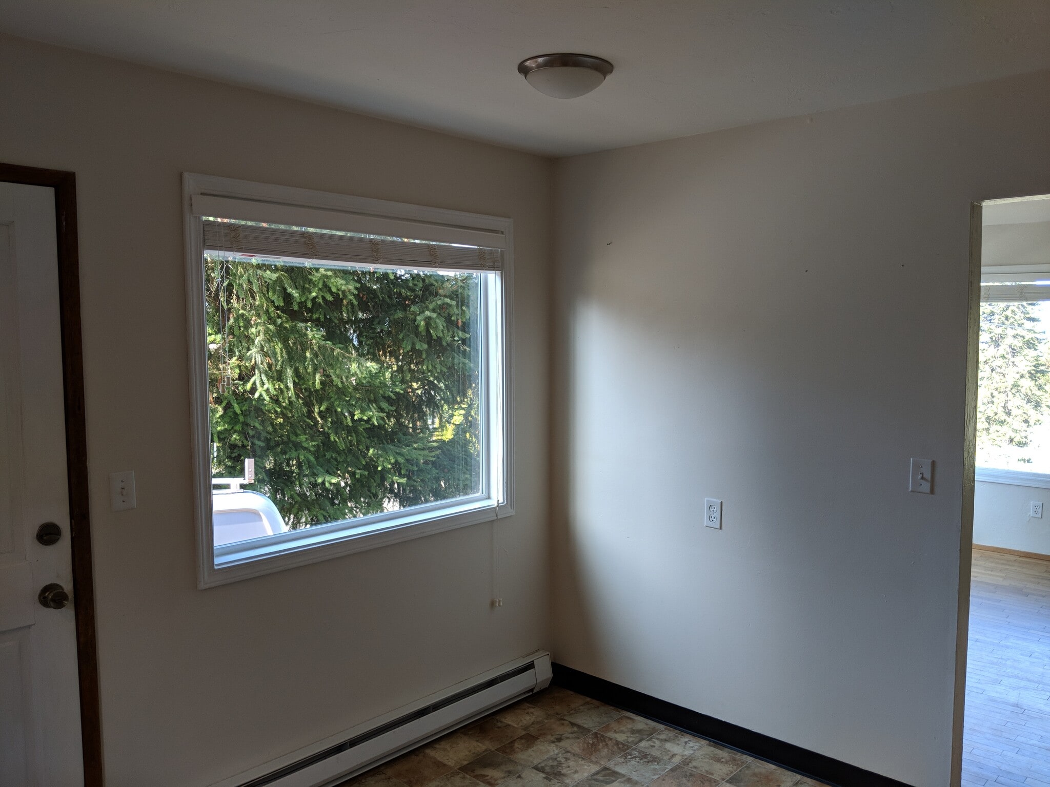 Dinette - 1800 Lakeway Dr