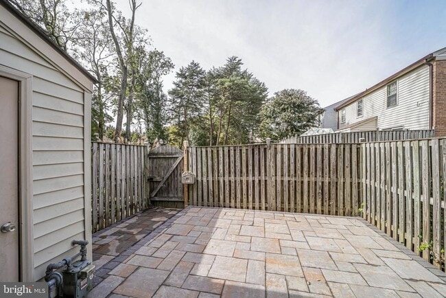 Building Photo - 5759 Independence Cir