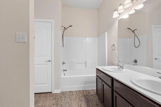 Building Photo - 710 Woodcrest Dr