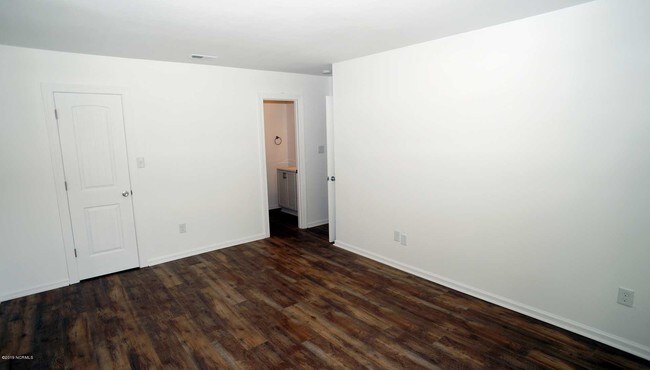 Building Photo - 142 Quarterdeck Townes