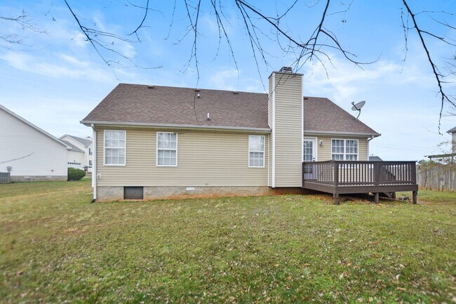 Building Photo - Three Bedroom with Bonus!