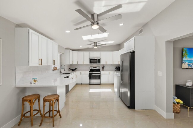 Building Photo - Naples Park Pool home - walking distance t...