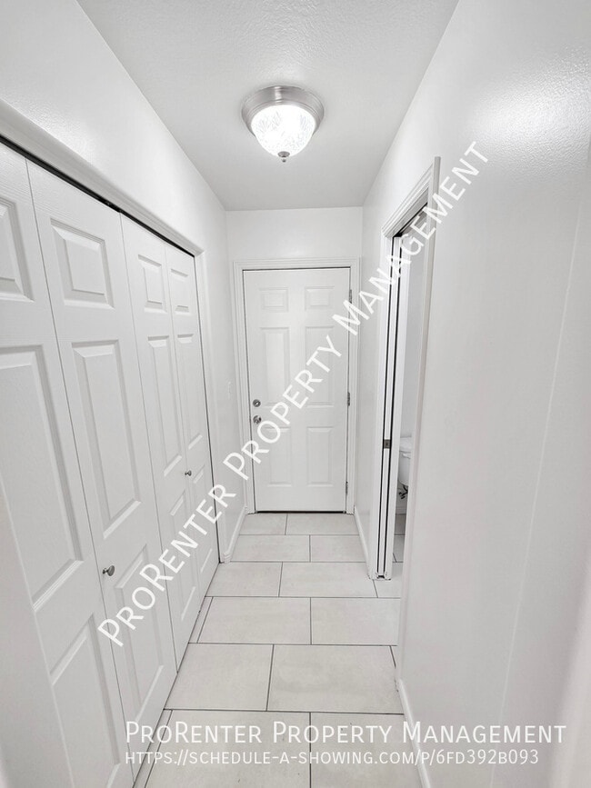 Building Photo - 652 W 800 N