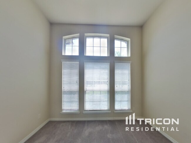 Building Photo - 1617 Grand Ct