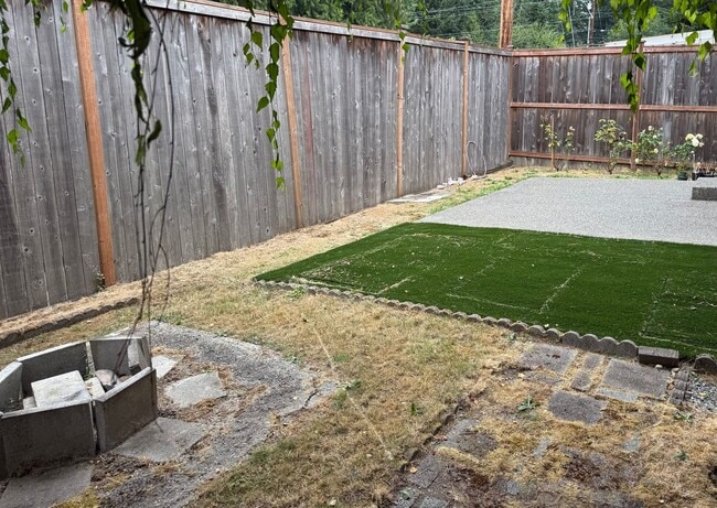 Building Photo - 4 Bedroom 2.5 Bath. Cul-de-Sac Home $3649....