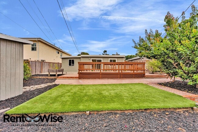Building Photo - 110 Cuesta Dr