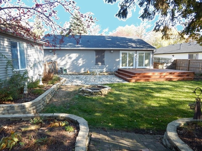 Building Photo - 1985 Navarone Dr