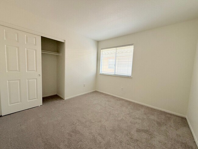 Building Photo - Highly desirable North Summerlin single-fa...