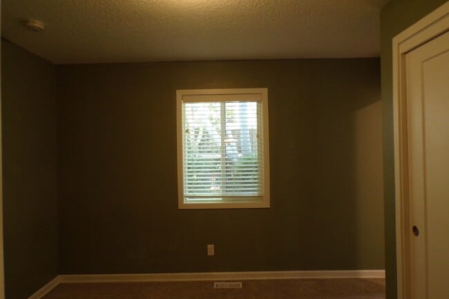 Building Photo - 1420 Dollar St