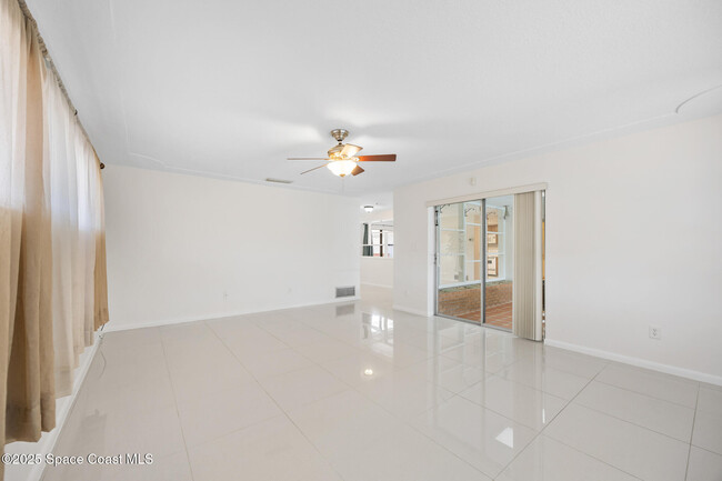 Building Photo - 382 Chester Dr