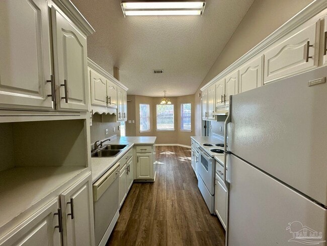 Building Photo - 3621 Pebble Ln