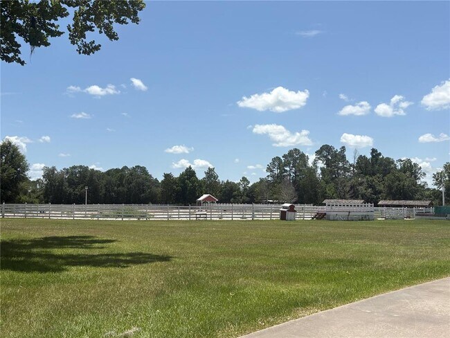 Building Photo - 976 SW Hamlet Cir