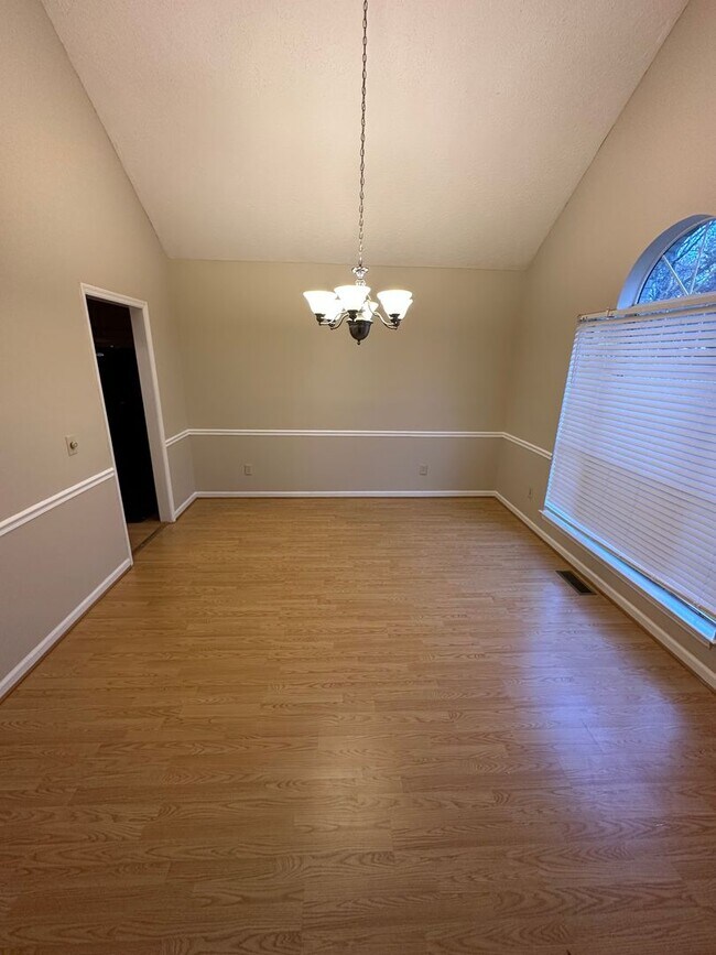 Building Photo - For Lease - 3 Beds, 2 Baths, 2000 SqFt home in N. Mt Juliet