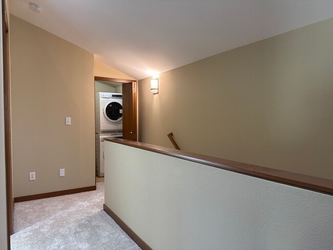 Building Photo - Convenient 3 beds, 2.5 bath in Ballard