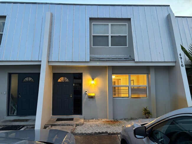 Building Photo - 4916 Hawaii Blvd