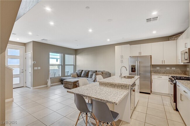 Building Photo - 9864 Kings Glen St