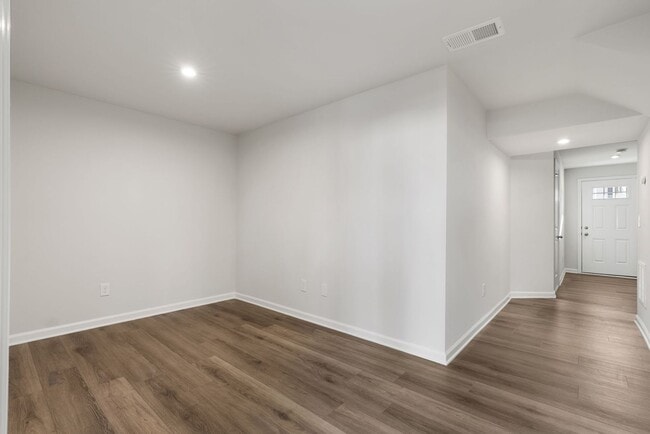 Building Photo - 109 Brooklane Ct