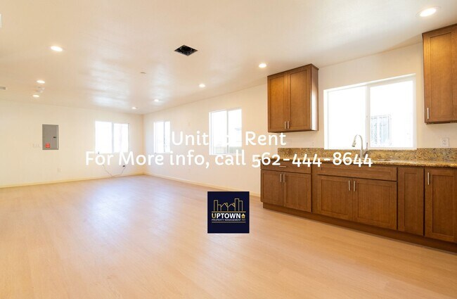 Building Photo - Townhome - 3 Bedrooms-2.5 Baths - Los Angeles -