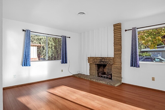 Building Photo - Fall Rental - Comfortable 3-Bedroom Home for Rent in Central Davis