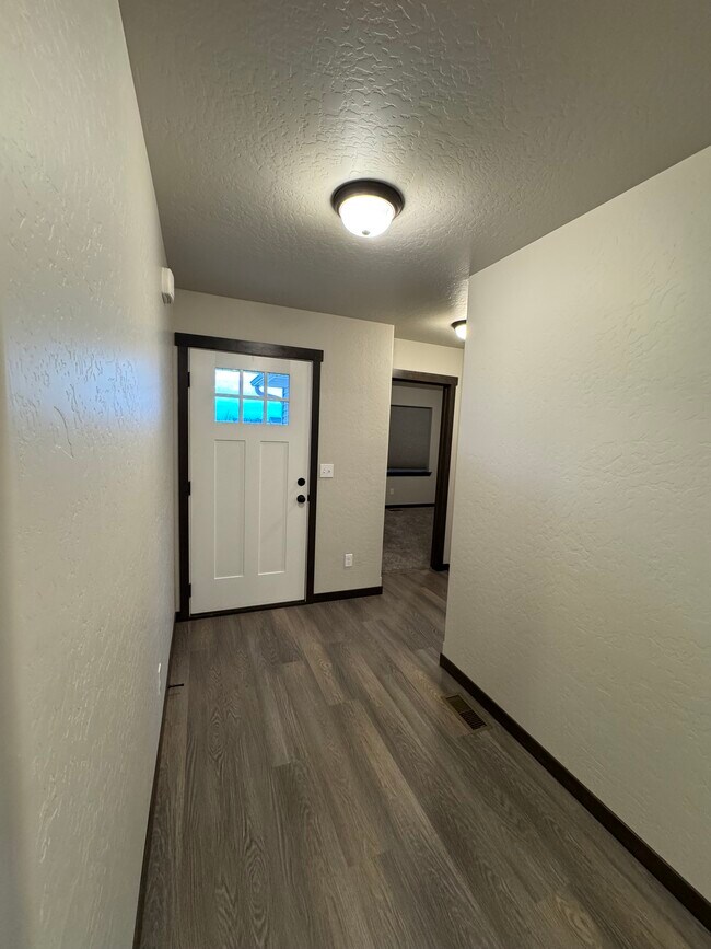 Building Photo - 12772 N Cavanaugh Dr