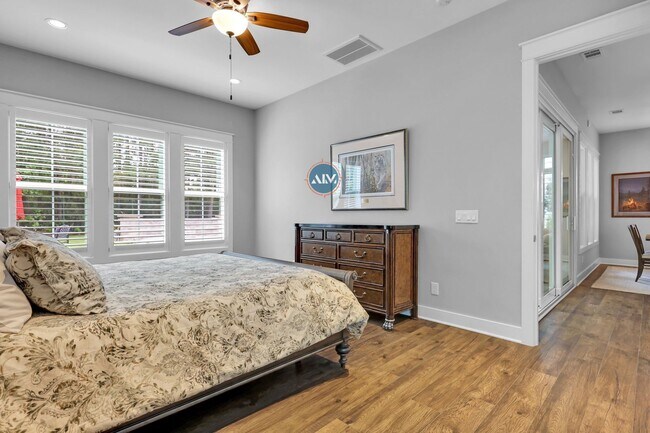 Building Photo - Luxury Living in Hampton Lake