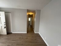 Building Photo - 6411 N Randwick Rd