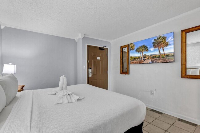 Building Photo - 2310 N Ocean Blvd
