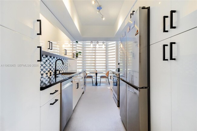 Building Photo - 21205 Yacht Club Dr