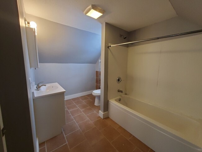 Building Photo - 2 Bedroom 1.2 bath in Moline