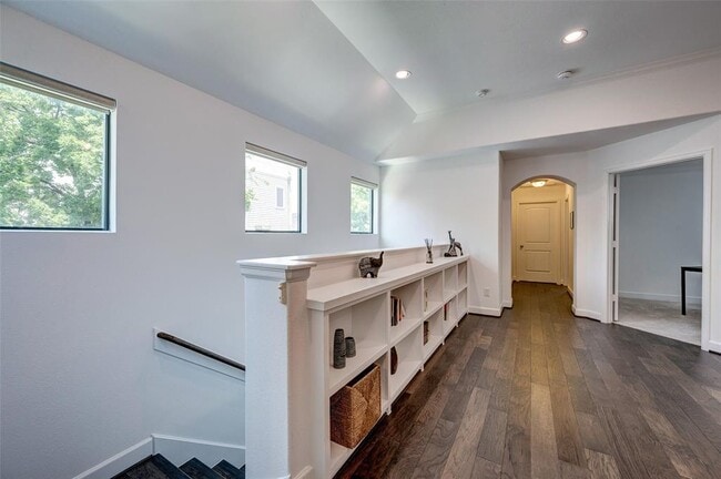 Building Photo - 1208 Peden St